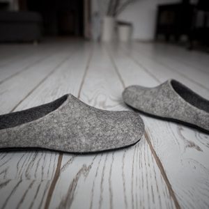 Felted men slippers in gray shades for comfort wear at home or office, made from natural wool – Luxury footwear handmade by Vaida Petreikis