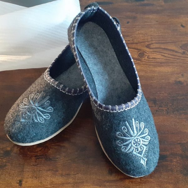 OUTLET SALE! Women’s Slippers Natural Felt Embroidered Gray Ballerina
