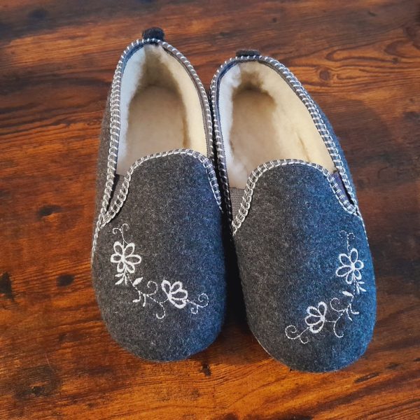 Women’s Slippers Felt & natural sheeps wool embroidered flowers