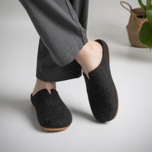 SnugToes men’s recycled polyester felt slippers