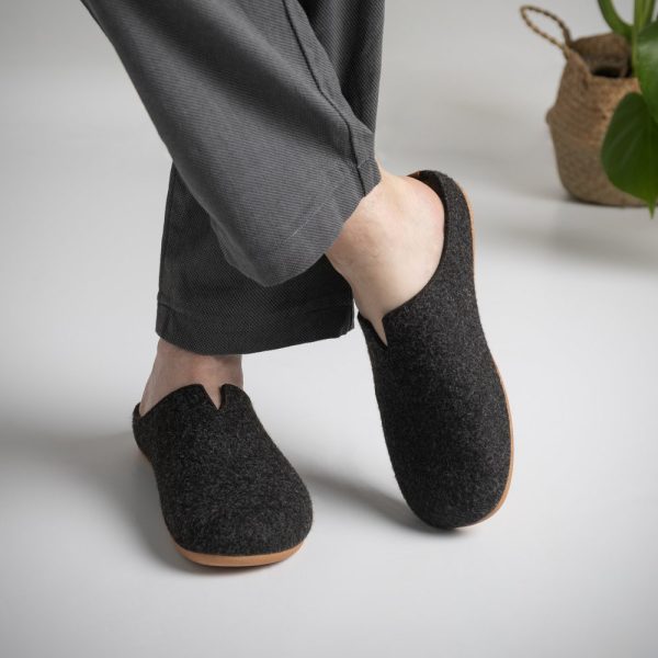SnugToes men’s recycled polyester felt slippers