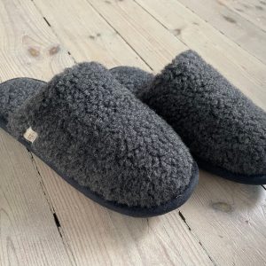Eco Women’s / Men’s Merino Pure Sheep’s Wool Slippers/ Sheepskin Slippers / House shoes for women and men / House slippers from wool