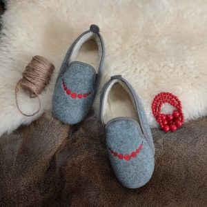 Women’s Slippers Felt & natural sheeps wool embroidered corals